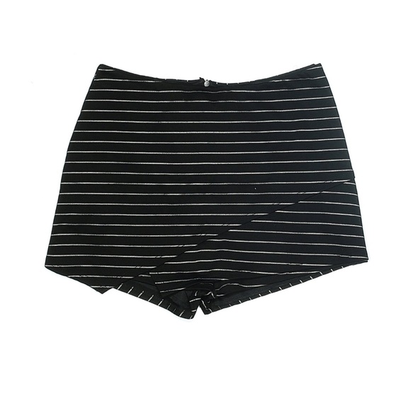 Lulus Pants - Lulus Black White Striped Wrap Skort Shorts Size L High Waist Mini Skirt Short